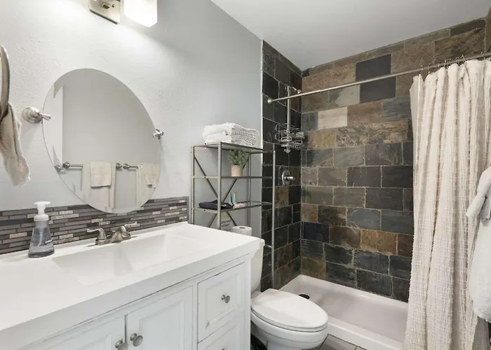 Stylish 4br Oasis Hot Tub Fire Pit & Arcade Ferienhaus